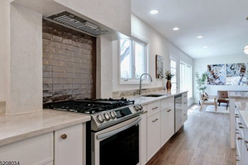 8 Suffolk Ave, Maplewood NJ  07040-1712 exterior