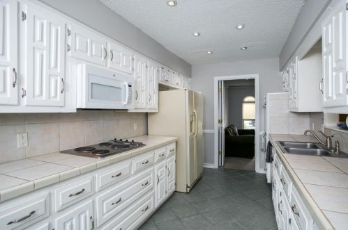 2702 Peach Tree Dr, Carrollton TX 75006-4735 exterior