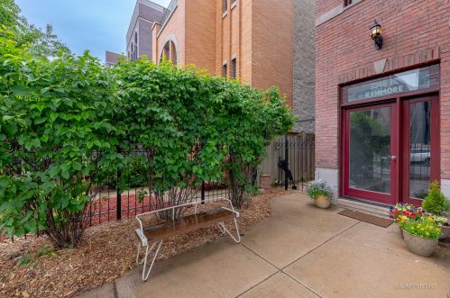 3348 Kenmore Ave, Chicago, IL 60657-2217