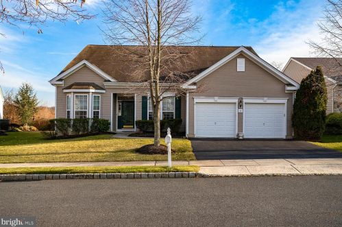 28 Everett Dr, Columbus, NJ 08022-2386