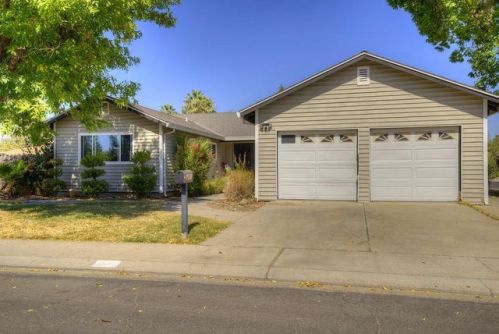 1301 Fairoaks Dr, Modesto, CA 95351-1755