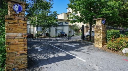 2250 Cheshire Bridge Rd, Atlanta GA  30324-4257 exterior