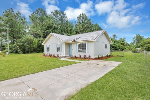 1692 Lee Place Rd, Bayview, GA 31316-5442
