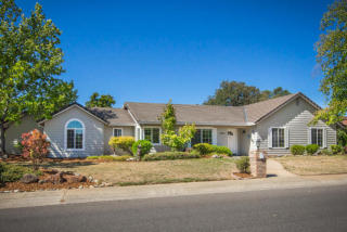 2933 Panorama Dr, Redding, CA 96003-2253