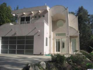 1907 Alpha Rd, Glendale CA  91208-2109 exterior