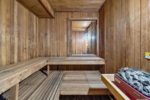 2452 Tusitala St, Honolulu HI  96815-3154 exterior