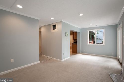 6812 Landor Ln, Springfield VA  22152-3333 exterior