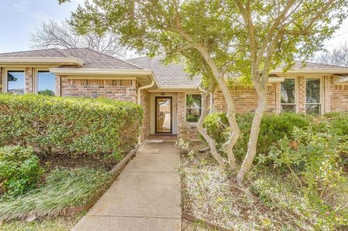 6716 Park Dr, Fort Worth, TX 76182-7666