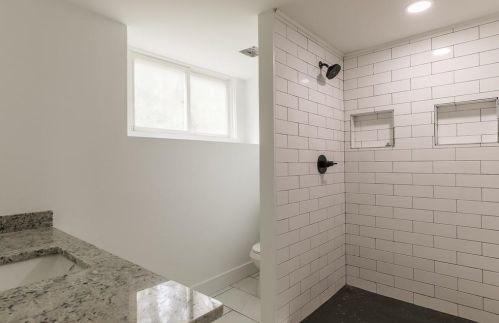 2410 Jefferson Ter, Atlanta GA  30344-2718 exterior