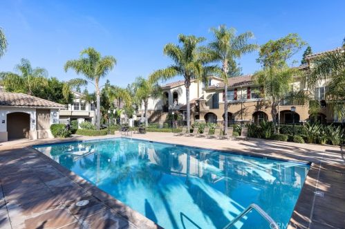 1804 Crescent Oak, Irvine CA  92618-4027 exterior