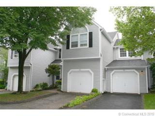 32 Rivendell Dr, Huntington CT  06484-4334 exterior