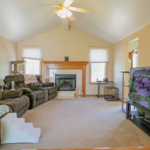 1317 Gilray Dr, Joliet, IL 60431-6070