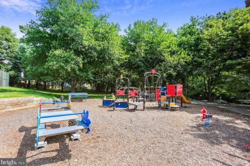 642 Ellsworth Dr, Silver Spring MD 20910-4301 exterior