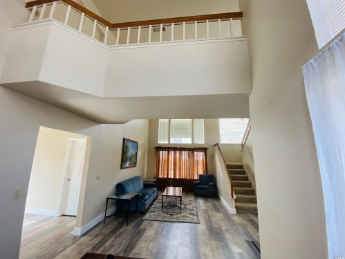 412 Rolling Oak Dr, Vacaville, CA 95688-1024