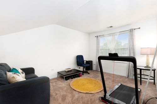 561 Pinebrook Dr, Lemont IL  60490-3173 exterior