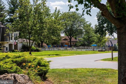 85 Valleybrook Dr, Lancaster PA  17601-4612 exterior