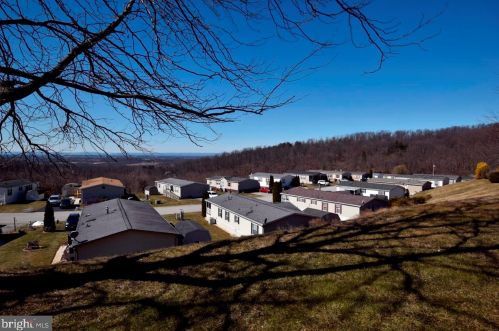 50 Raptor Dr, Hanover PA 17331-8158 exterior