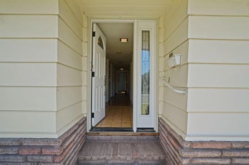 8901 Polhemus Dr, Elk Grove, CA 95624-2003