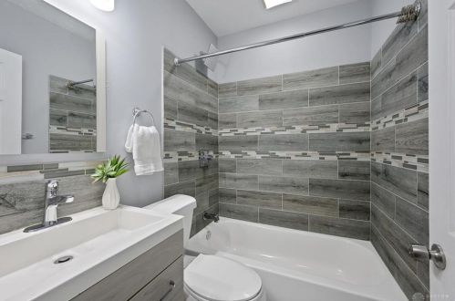 3207 Hackberry St, Cincinnati OH  45207-1820 exterior