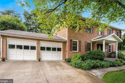 6654 Old Blacksmith Dr, Springfield VA  22015-4137 exterior