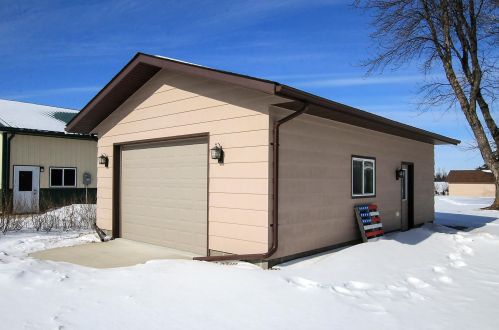 316 7th St, Buffalo Lake, MN 55314-1019