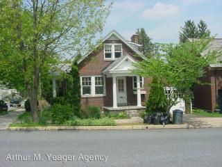 301 Sunset Ave, Ephrata PA  17522-1945 exterior