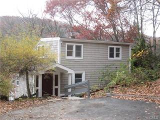 35 Cherokee Trl, Huntington, CT 06484-4904