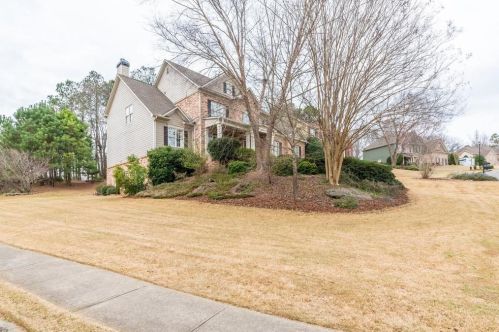 905 Misty Wood Ln, Suwanee, GA 30024-6858