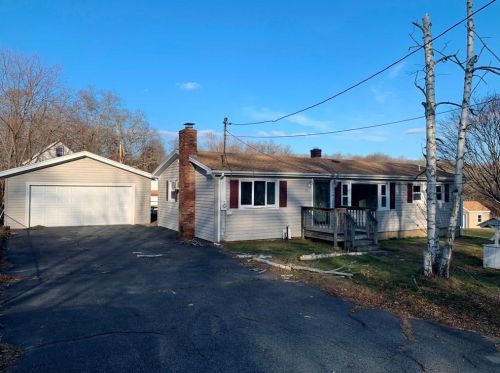 50 Sheldon St, Tiverton, RI 02878-2327
