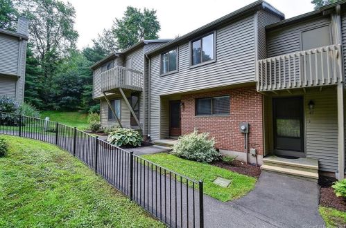 43 Conestoga Way, Glastonbury, CT 06033-3303