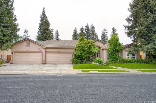 226 Houston Ave, Clovis, CA 93611-3801