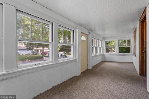 957 Galvin Ave, Saint Paul, MN 55118-1259