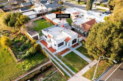 5743 Magnolia Ave, Riverside CA  92506-1824 exterior