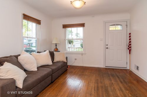 1111 Pine Ave, Arlington Hts, IL 60004-4721