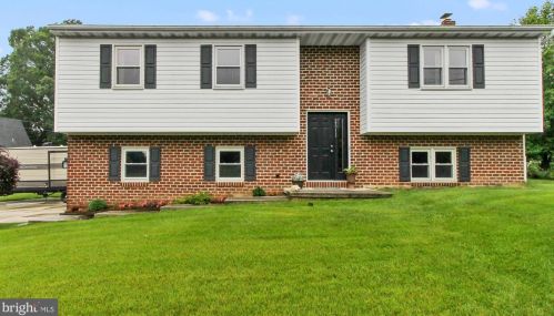 2511 Grandview Rd, Hanover, PA 17331-9391