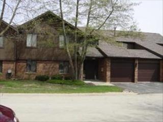 1405 Creekside Ct, Hoffman Estates, IL 60123-1238