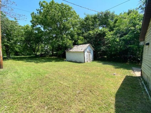 104 Locust St, Whitewright TX 75491-2336 exterior