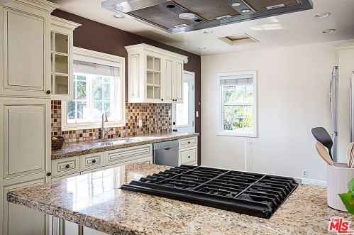 431 Scholl Dr, Glendale CA 91206-3045 exterior