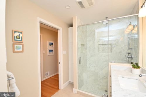 7724 Carrleigh Pkwy, Springfield VA  22152-1307 exterior