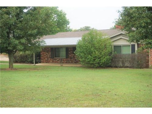 1401 Hillcrest Dr, Henryetta, OK 74437-1864