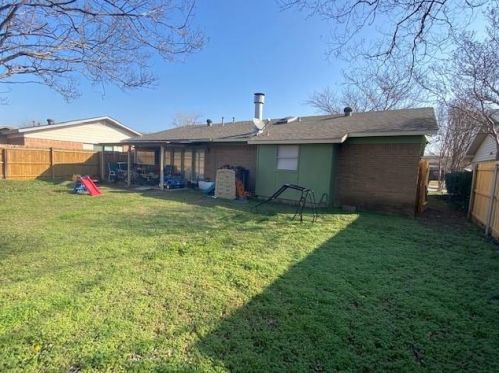 1831 Briarcrest Cv, Carrollton TX 75006-4211 exterior