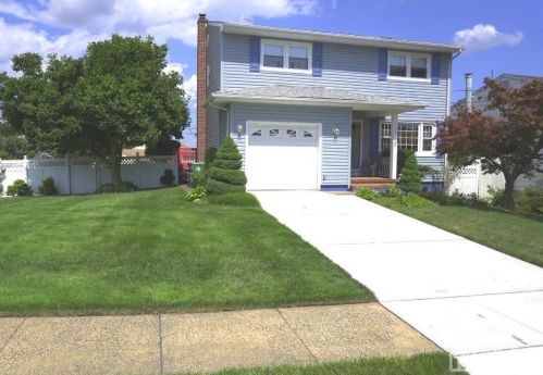 718 Franklin Dr, Perth Amboy, NJ 08861-1850