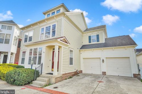 10085 Orland Stone Dr, Bristow, VA 20136-2664