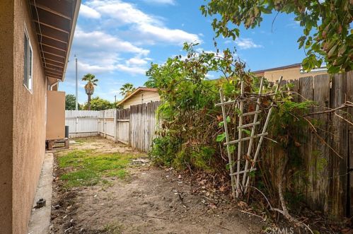 3139 Tyler Ave, Anaheim CA  92801-6039 exterior