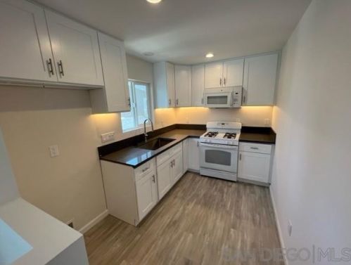 704 Freeman St, Oceanside, CA 92054-2197