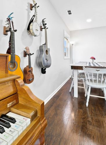 6831 Missouri Ave, Hammond IN  46323-1836 exterior