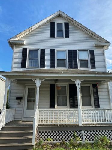 58 Grove St, Windsor Locks CT  06096-1828 exterior