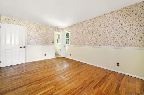26 Cambridge Dr, Greenwich CT  06831-4134 exterior