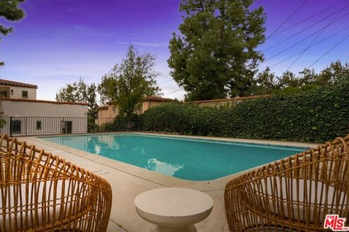 873 Cumberland Rd, Glendale CA  91202-1049 exterior