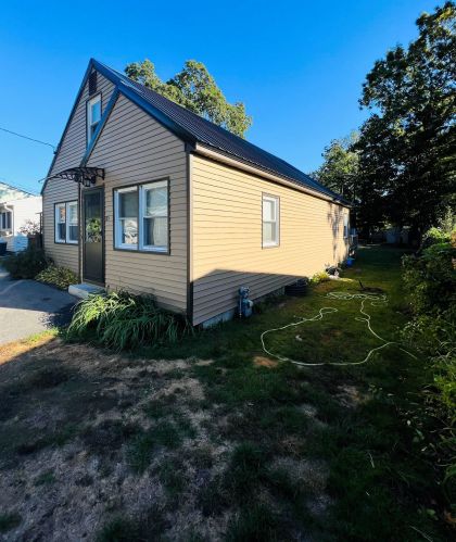 85 Hobart St, Nashua, NH 03060-5338